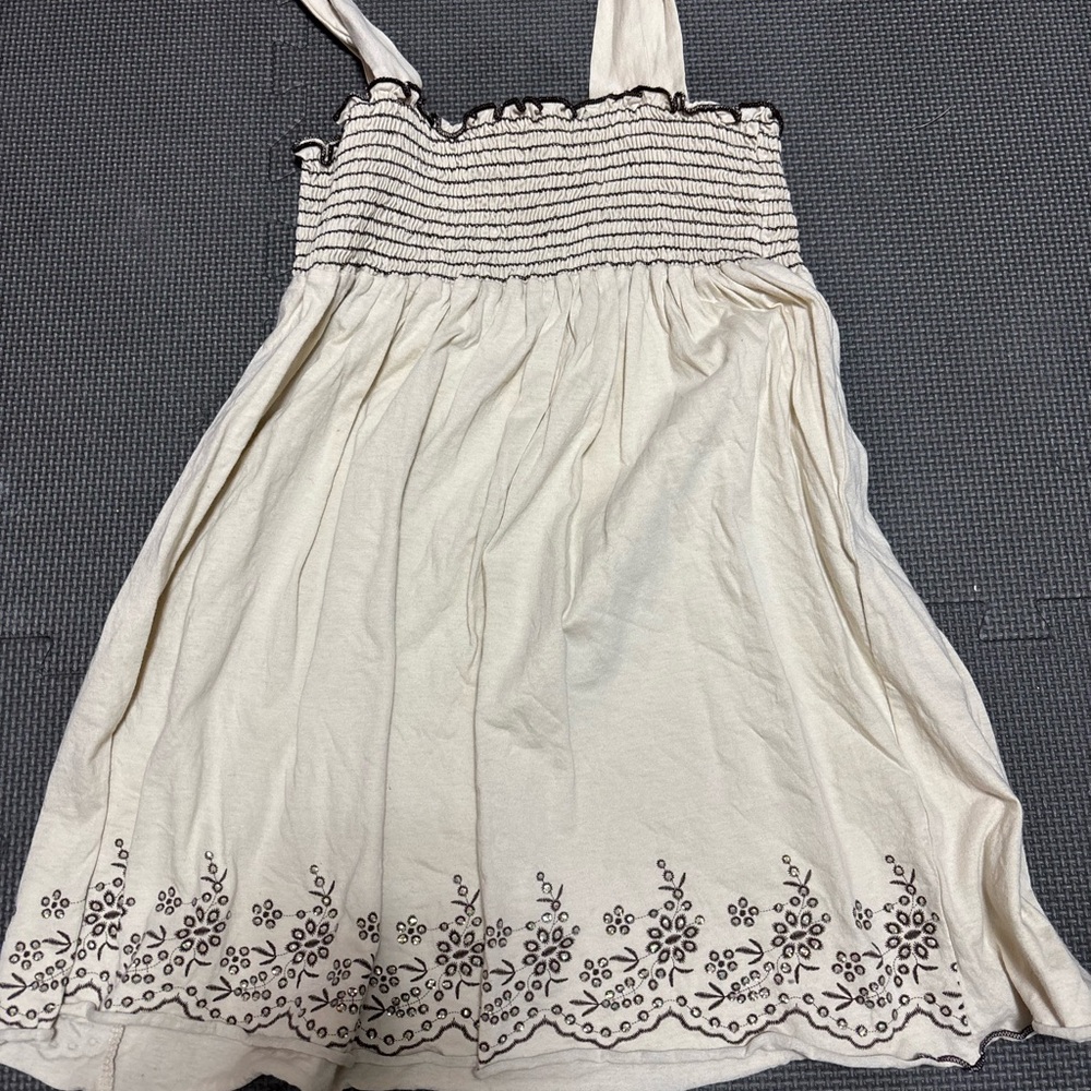 Elegant Cream Embroidered flowy Tank Top juniors size Lg